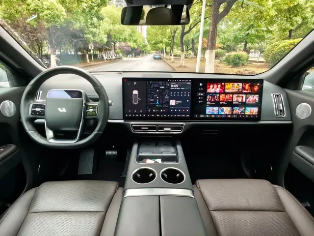 Li Auto L8 — Фото автомобиля 10
