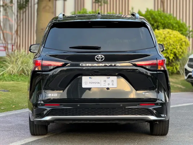 Toyota Granvia — Фото автомобиля 21