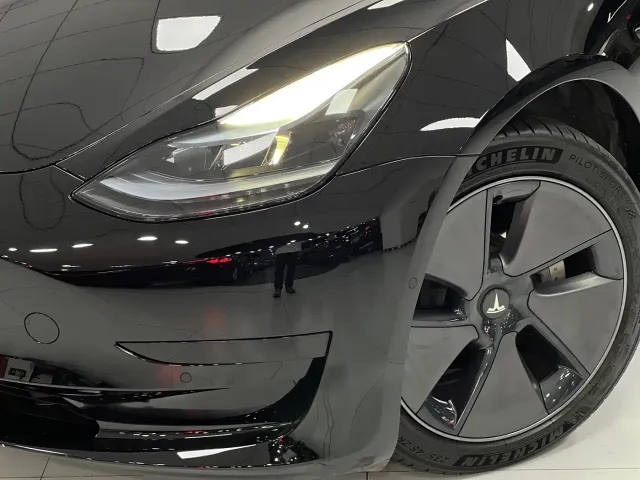 Tesla Model 3 — Фото автомобиля 16