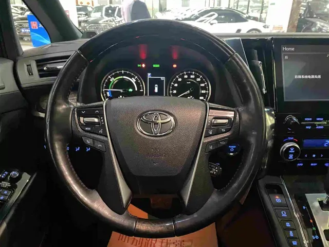 Toyota Vellfire — Фото автомобиля 11