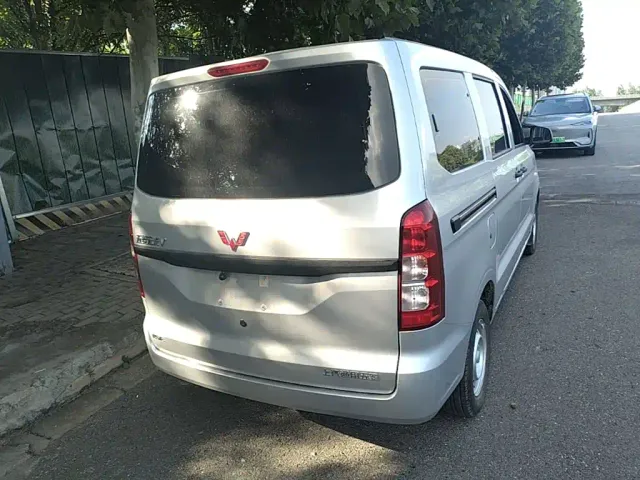 Wuling Hongguang V — Фото автомобиля 4