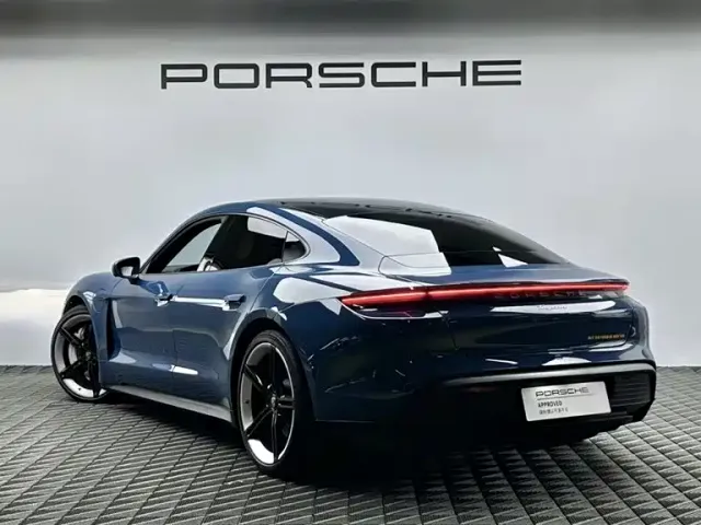 Porsche Taycan — Фото автомобиля 6