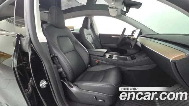 Tesla Model Y — Фото автомобиля 26