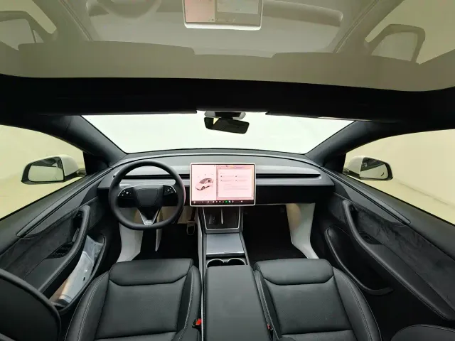 Tesla Model Y L — Фото автомобиля 5