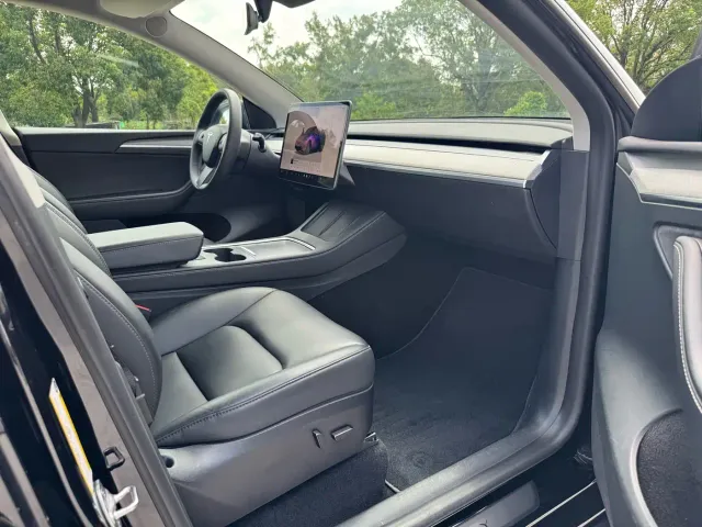 Tesla Model Y — Фото автомобиля 9