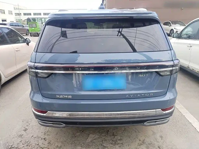 Lincoln Aviator — Фото автомобиля 5