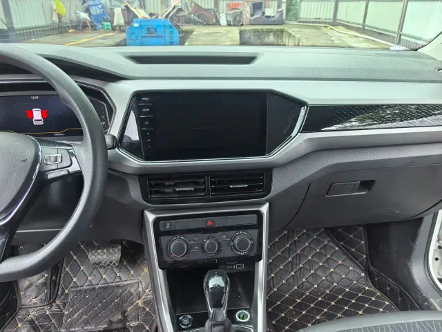Volkswagen T-Cross — Фото автомобиля 12