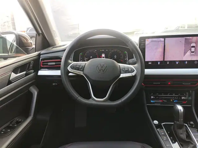Volkswagen Lavida — Фото автомобиля 10
