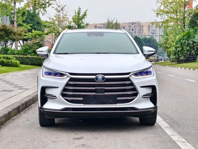 BYD Tang — Фото автомобиля 2