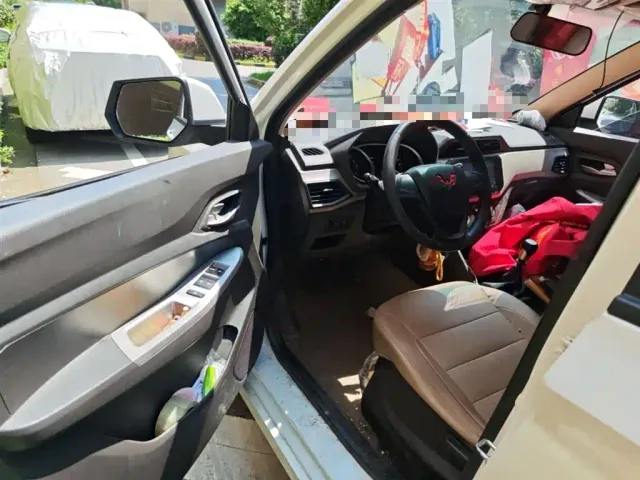 Wuling Hongguang — Фото автомобиля 13