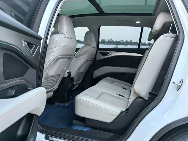 Audi Q5 e-tron — Фото автомобиля 5