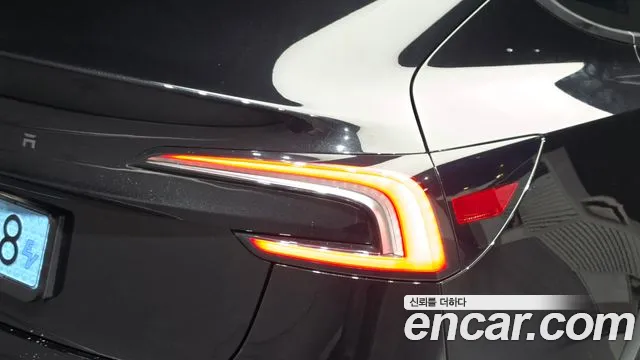 Tesla Model 3 — Фото автомобиля 23
