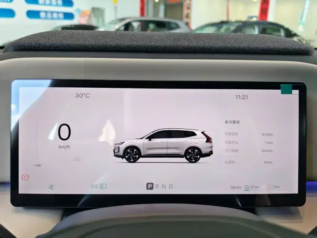 Volvo XC70 Plug-in Hybrid — Фото автомобиля 5