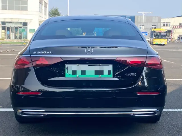 Mercedes-Benz E-Class — Фото автомобиля 5