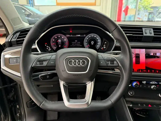 Audi Q3 — Фото автомобиля 11