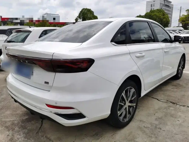 Geely Emgrand — Фото автомобиля 6