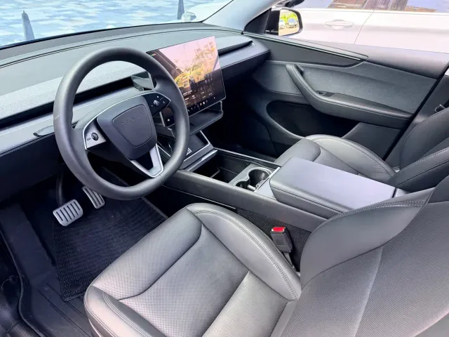 Tesla Model Y — Фото автомобиля 6