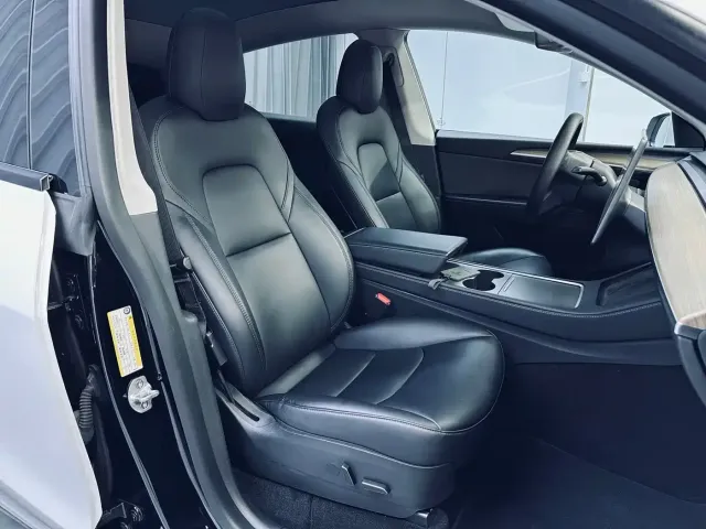 Tesla Model Y — Фото автомобиля 11