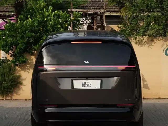 Li Auto MEGA — Фото автомобиля 3