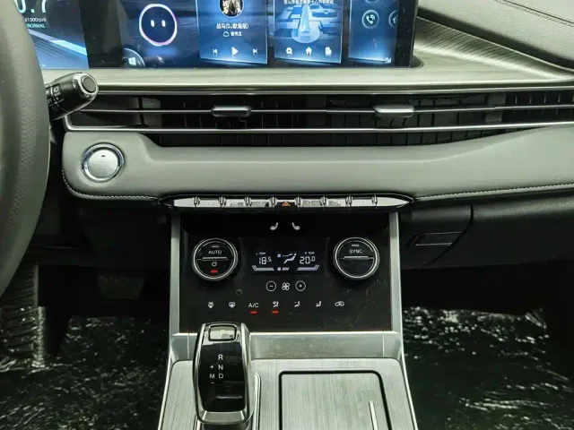 Chery Tiggo 8 — Фото автомобиля 12