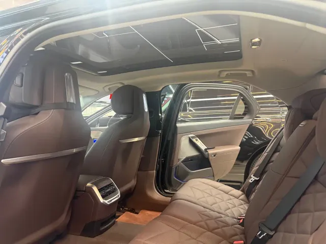 BMW i7 — Фото автомобиля 8