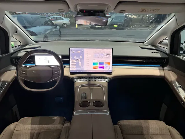 Xpeng X9 — Фото автомобиля 6