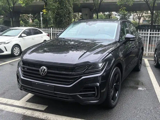 Фотография автомобиля — Volkswagen Touareg