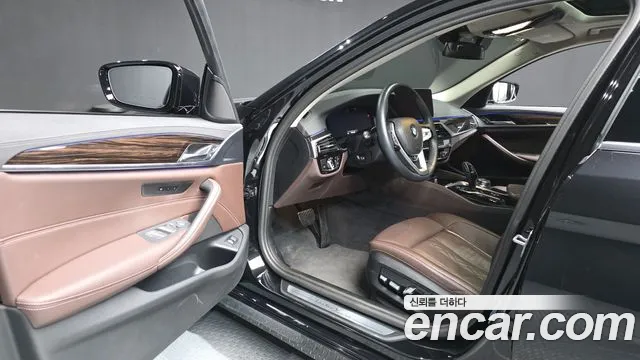 BMW 5 Series G30 — Фото автомобиля 15