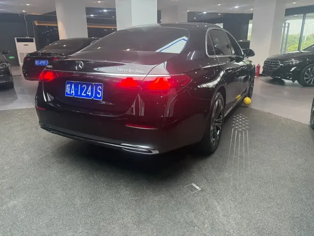 Mercedes-Benz E-Class — Фото автомобиля 6