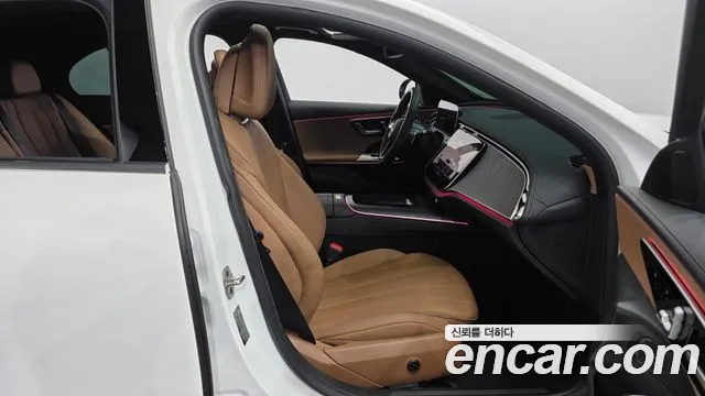 Mercedes-Benz E-Class — Фото автомобиля 12