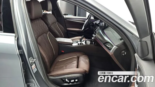 BMW 5-Series 5 серия (G30) 523d xDrive M Sport — Фото автомобиля 24