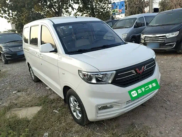 Wuling Hongguang V — Фото автомобиля 3