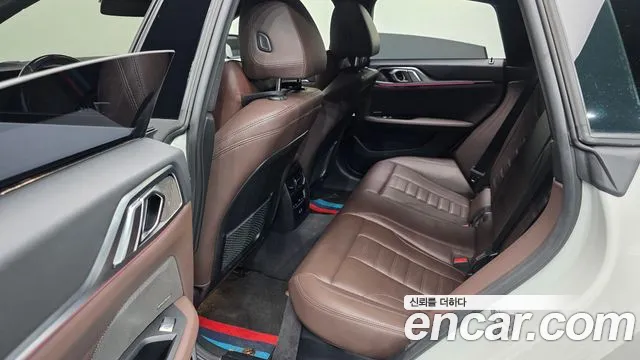 BMW i4 — Фото автомобиля 12