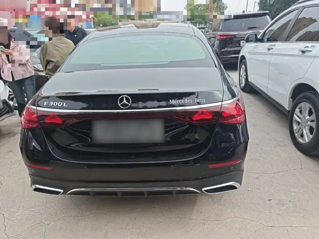 Mercedes-Benz E-Class — Фото автомобиля 5