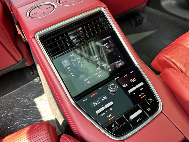 Porsche Panamera — Фото автомобиля 10