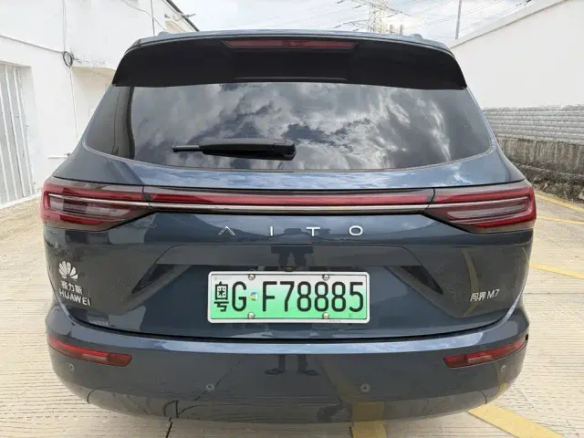 Aito M7 — Фото автомобиля 5