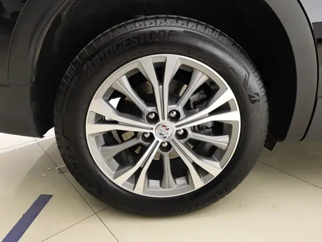 Buick Envision Plus — Фото автомобиля 6