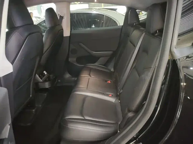 Tesla Model Y — Фото автомобиля 16