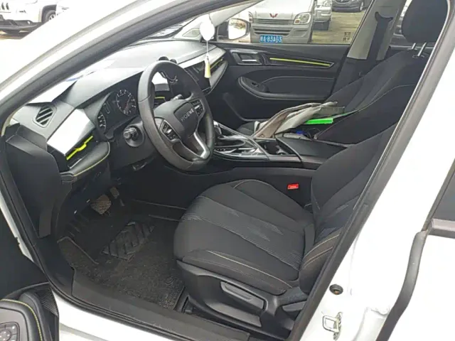 Roewe i5 — Фото автомобиля 14