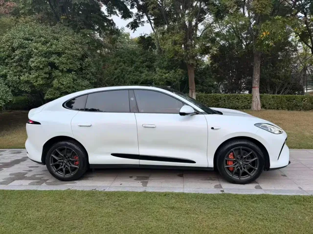 IM Motors LS6 — Фото автомобиля 6