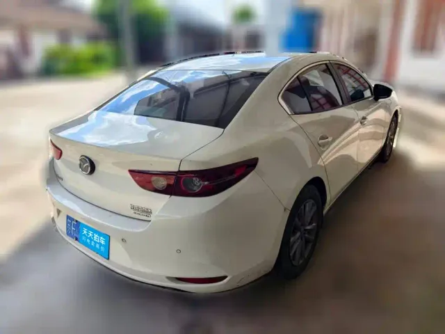 Mazda Axela — Фото автомобиля 2