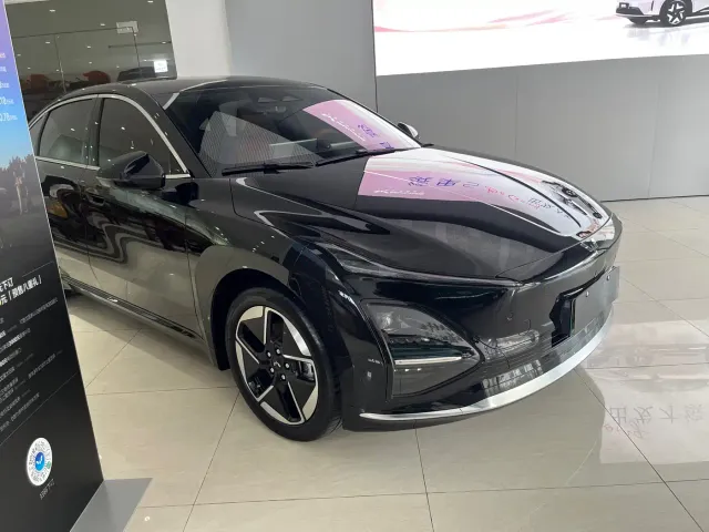Wuling Starlight — Фото автомобиля 3