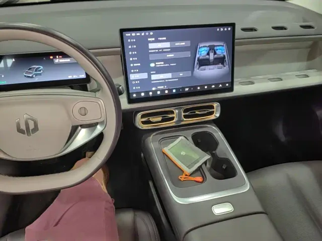 Leapmotor B01 — Фото автомобиля 9