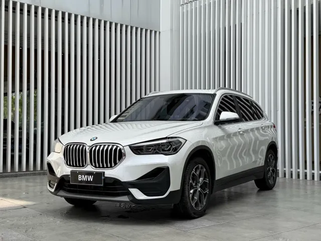 Фотография автомобиля — BMW X1