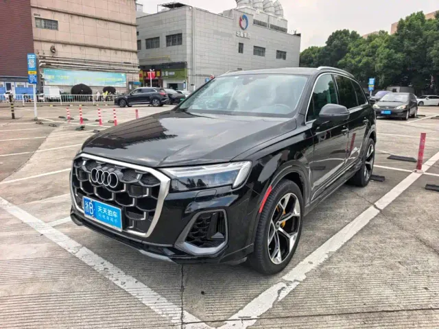 Фотография автомобиля — Audi Q7