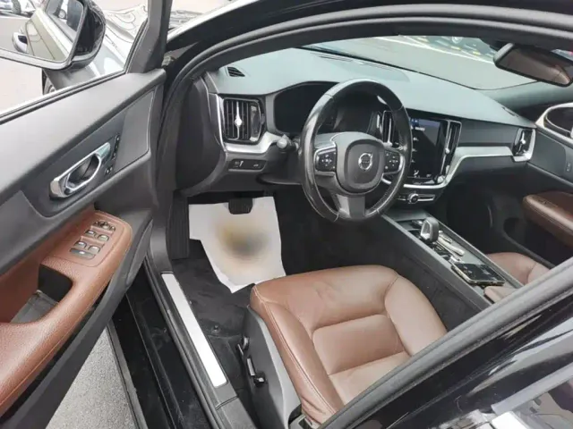 Volvo S60 — Фото автомобиля 15