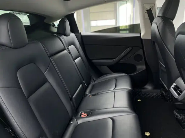 Tesla Model Y — Фото автомобиля 27