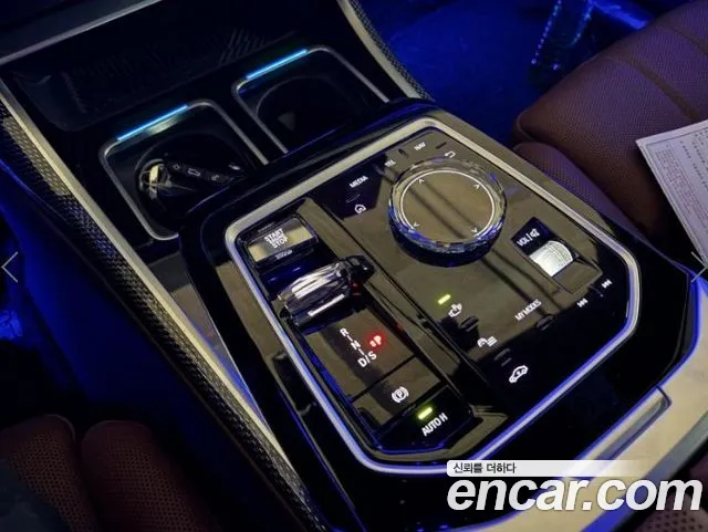 BMW 7 Series G70 — Фото автомобиля 13