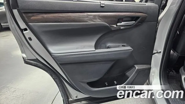 Toyota Highlander — Фото автомобиля 25