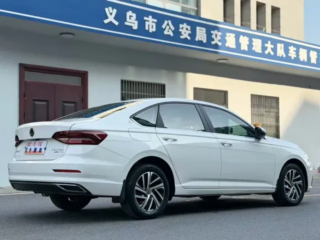 Volkswagen Lavida — Фото автомобиля 9
